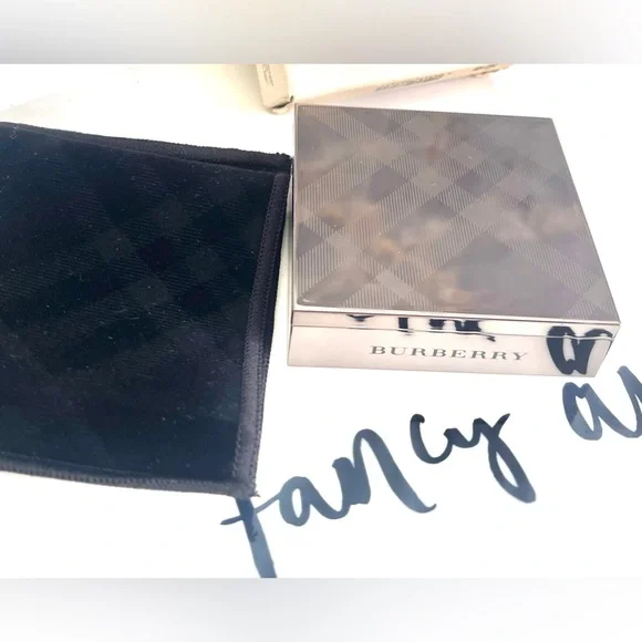 Burberry Gorgeous Compact Foundation Pressed powder NIB Fresh Glow Almond No 43 - Picture 7 of 11